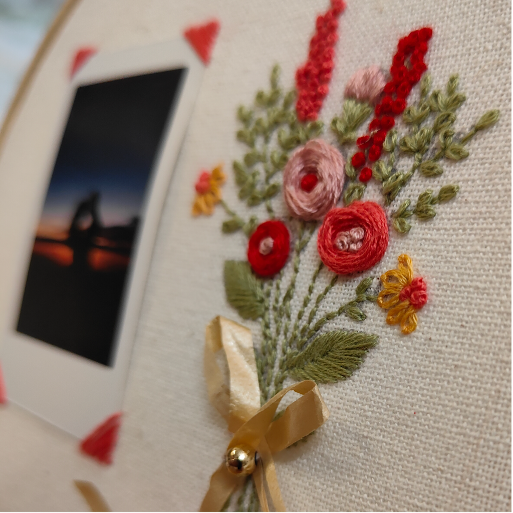 Red Bouquet Photo Hoop